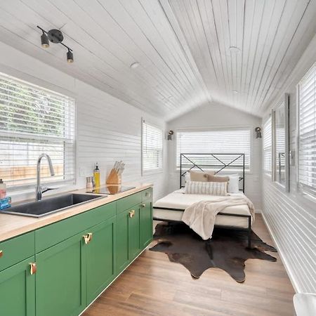 Stay Portland - Noir-Emerald Modern Tinylux In Portland Bagian luar foto