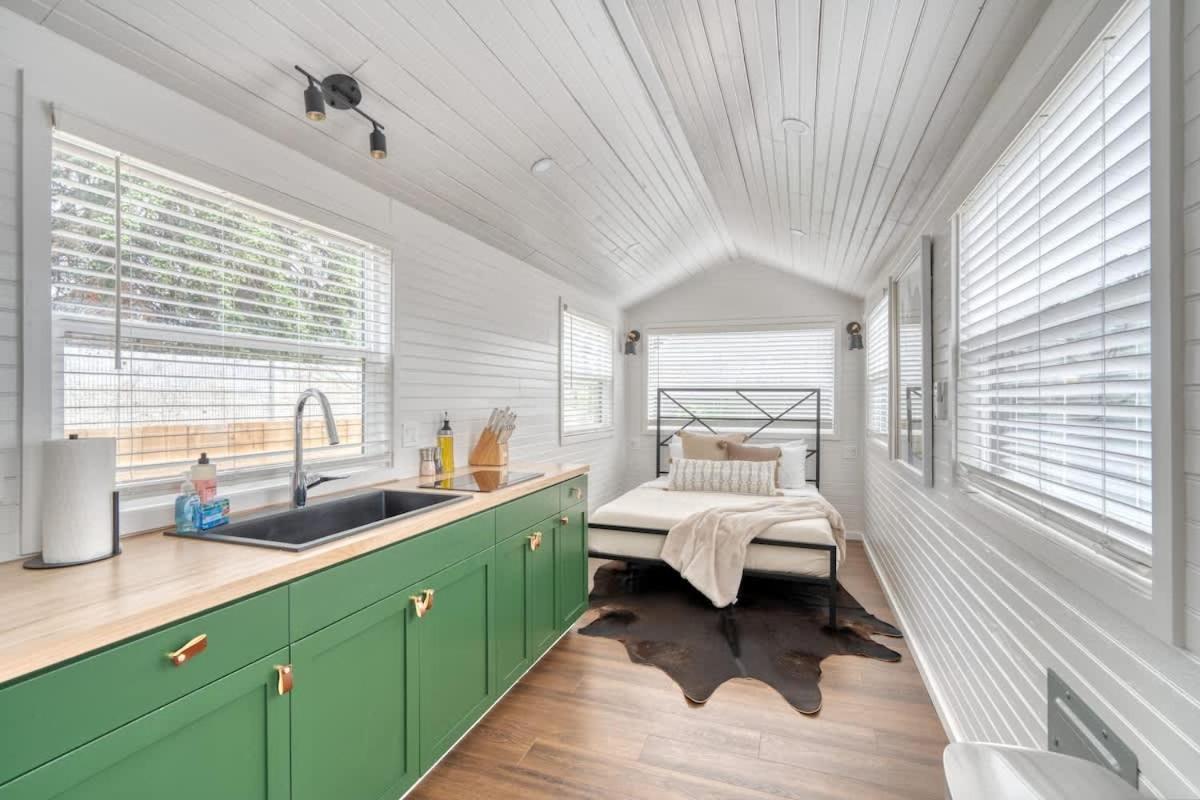 Stay Portland - Noir-Emerald Modern Tinylux In Portland Bagian luar foto