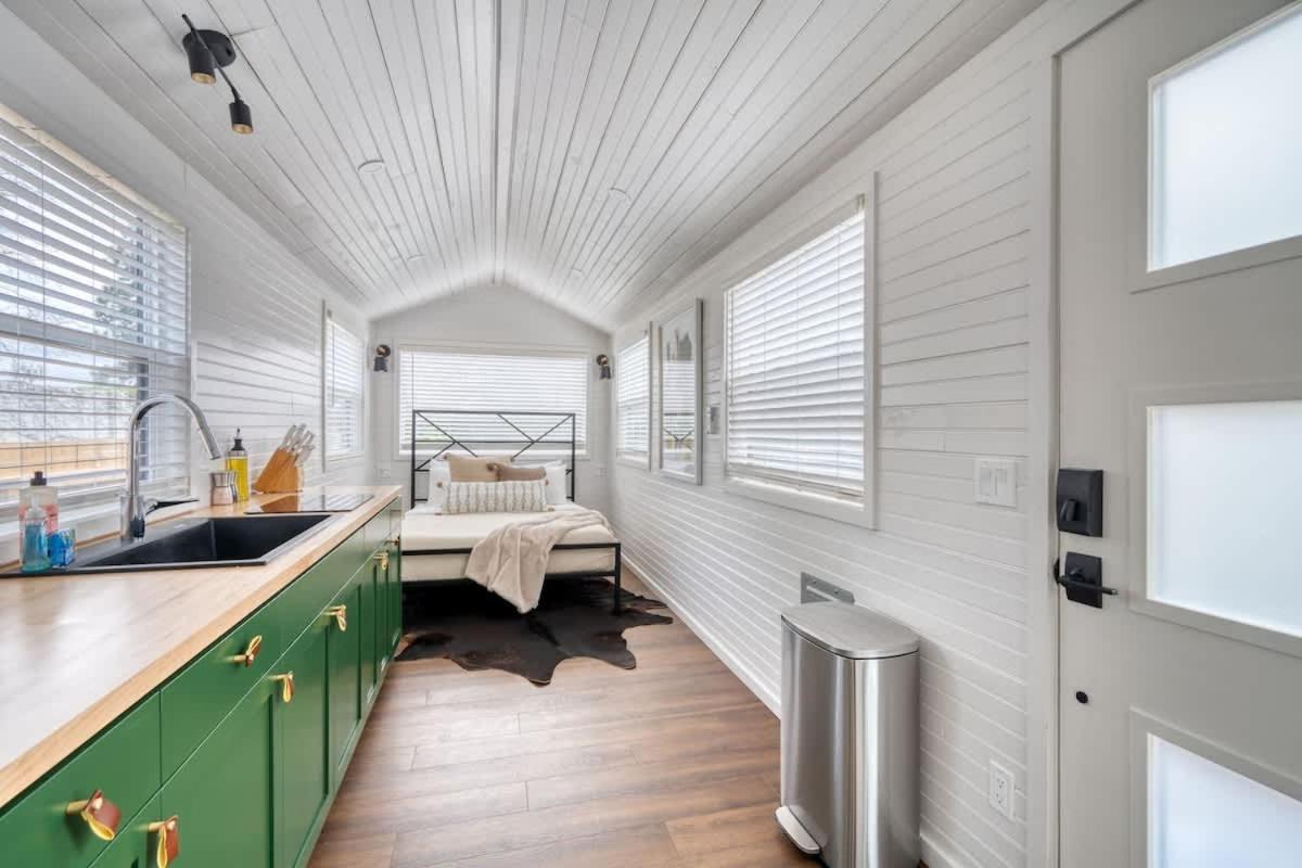 Stay Portland - Noir-Emerald Modern Tinylux In Portland Bagian luar foto